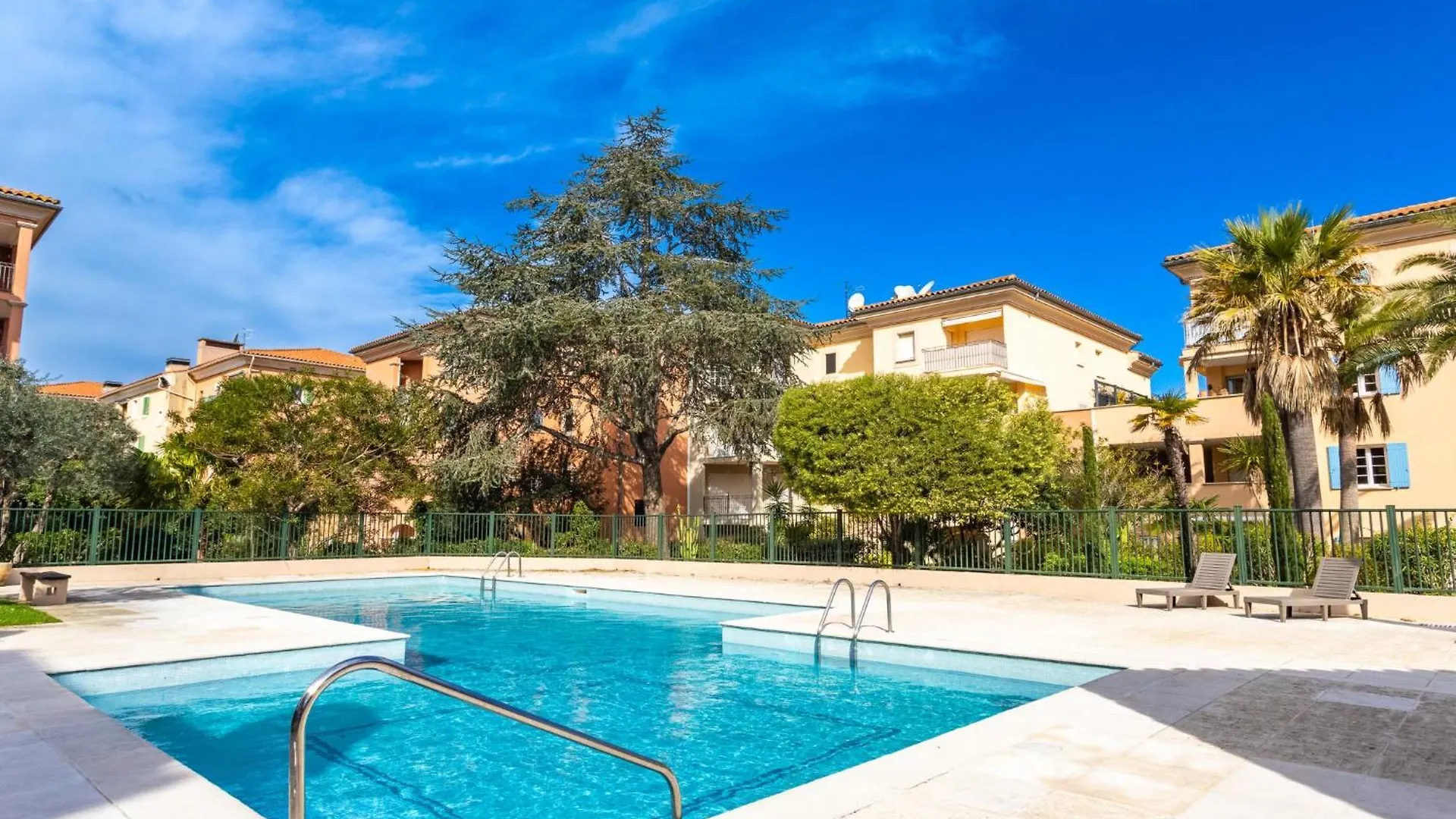 Apartment Le Clos Sainte Anne-2 By Interhome 쎙뜨호뻬